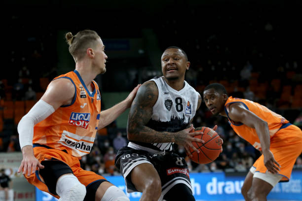 对方防守的 对方防守的