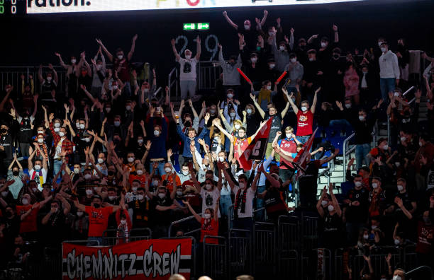 保持对篮板 保持对篮板